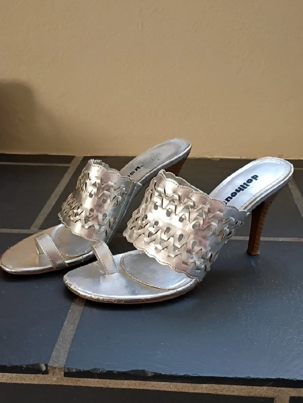 Dollhouse Metallic Silver Woven Toe-Loop Slide Mules | Size 6.5 - Picture 3 of 9